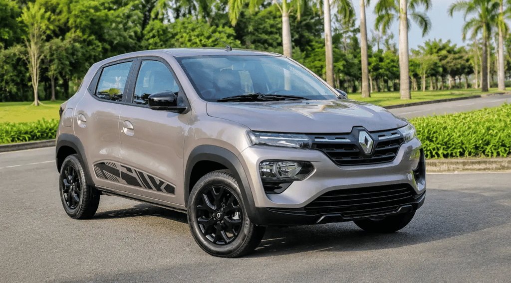 Renault Kwid 2026 estacionado em via arborizada de um parque público