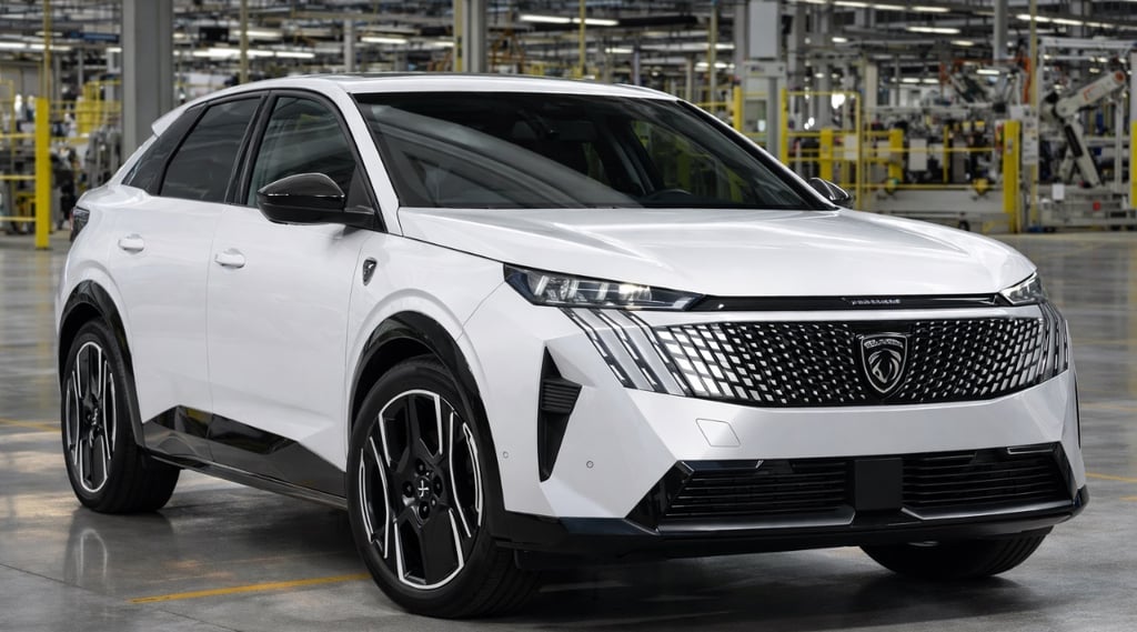 Peugeot SUV elétrico em linha de produção da Stellantis com atrasos nas entregas até 2027