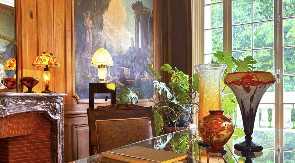 Galerie d’antiquaire à Paris – verreries Art Nouveau et Art Déco visibles sur rendez-vous Verre 1900