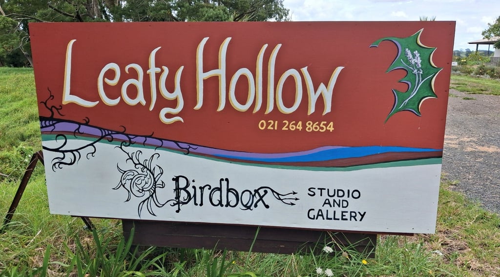 Leafy Hollow and BirdBox Studio and Art Gallery sign