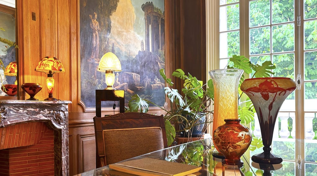 Galerie d’antiquaire à Paris – verreries Art Nouveau et Art Déco visibles sur rendez-vous Verre 1900