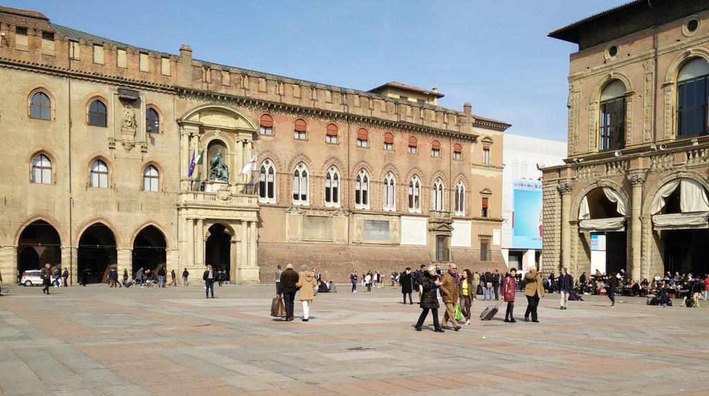 Piazza maggiore, Bologna