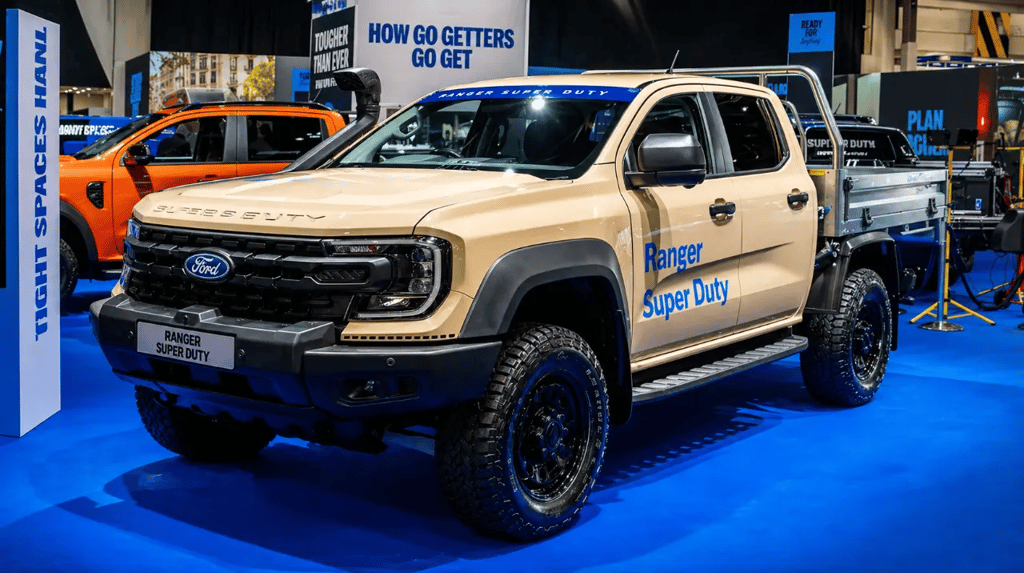 Ford Ranger Super Duty em exposição com visual robusto e pneus off-road em destaque