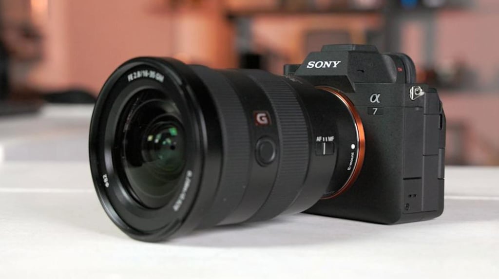 Sony prepara a Sony A7 V: novo teaser indica lançamento da próxima câmera mirrorless premium
