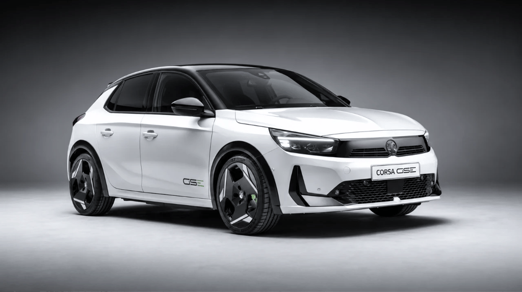 Novo Corsa GSE 2026 elétrico branco em estúdio com visual esportivo e rodas exclusivas.