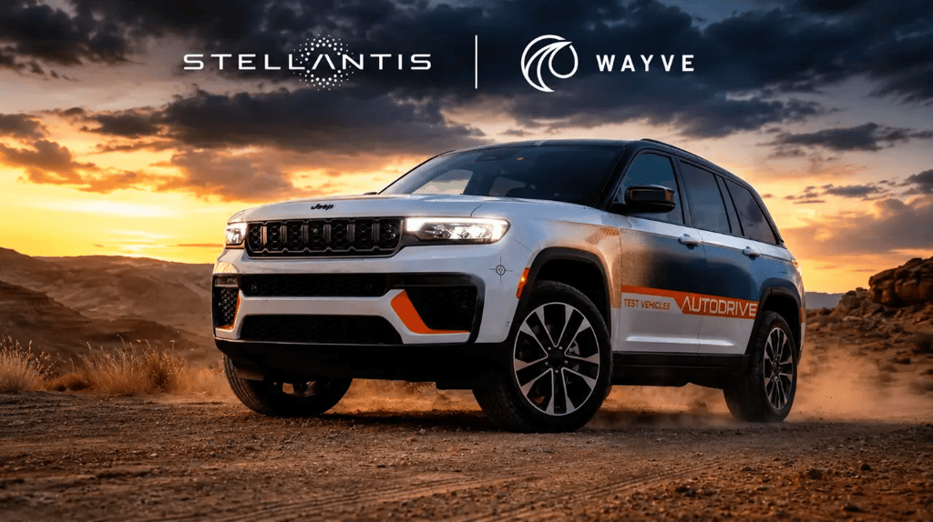 SUV da Stellantis em teste de direção autônoma durante anúncio estratégico