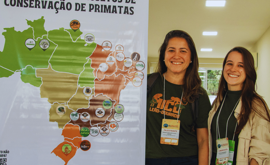 Biologas da Associação Mico Leão Dourado (AMLD) vestindo uniforme ecológica CicloAmbiental