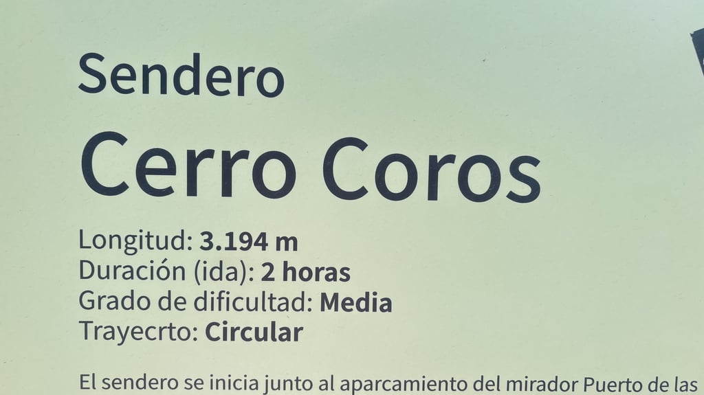 The sign 'sendero Cerro Coros with the hike's description