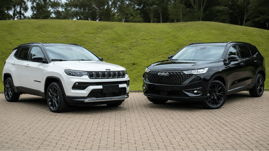 Jeep Compass Série S branco e Haval H6 HEV2 preto em comparação