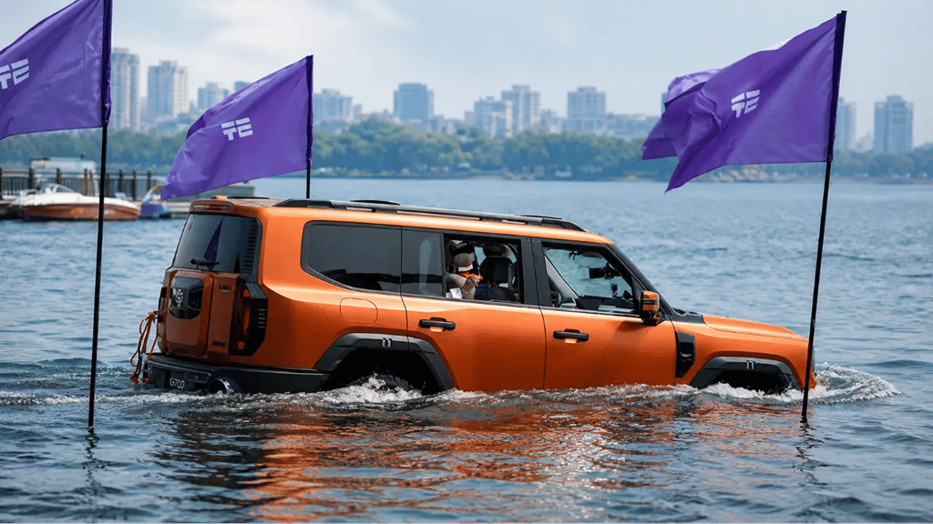 SUV chinês Jetour G700 atravessando enchente com capacidade de flutuar