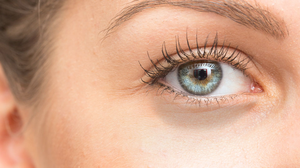 Tratamientos estéticos para rejuvenecer la mirada y reducir ojeras y líneas finas