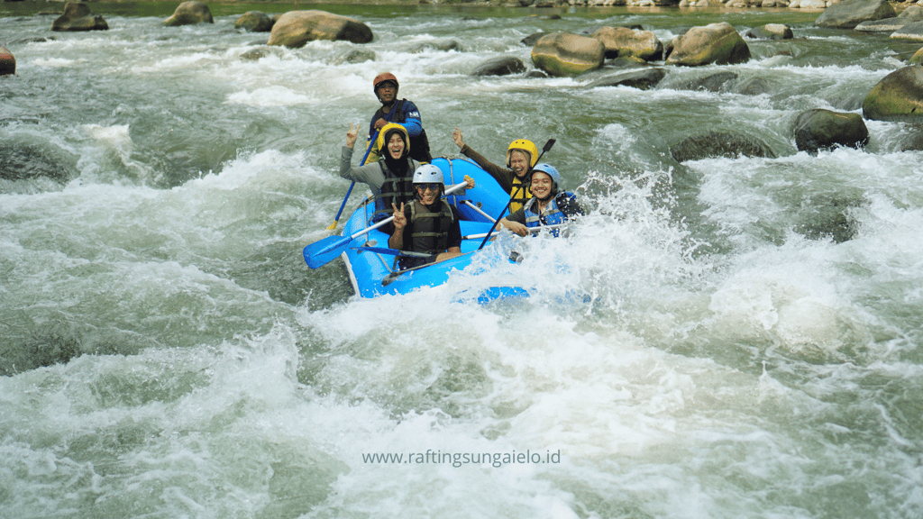 Elo Rafting Magelang, arung jeram aman untuk pemula hingga profesional.
