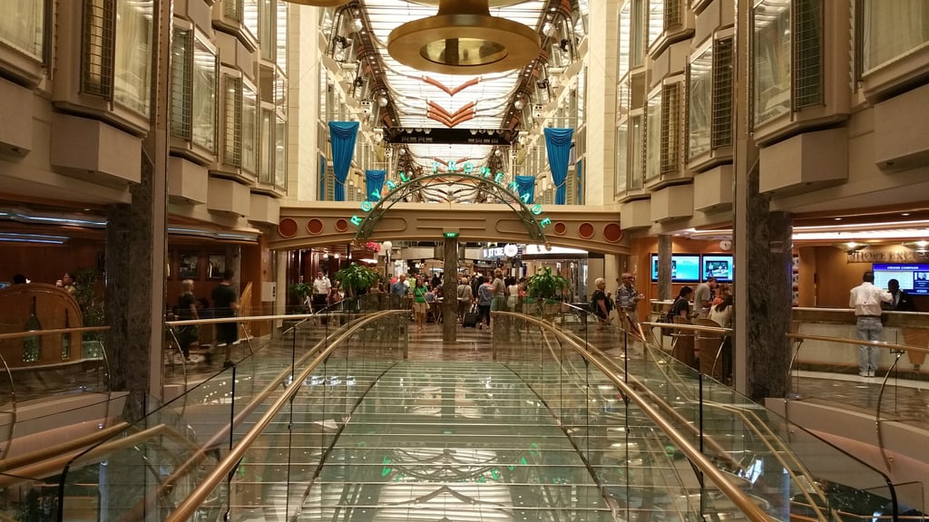 The Royal Promenade on Independence of The Seas