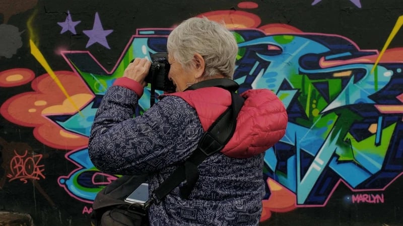 Martha Cooper, a fotógrafa que documentou o próprio nascimento do Hip-Hop em Nova York.