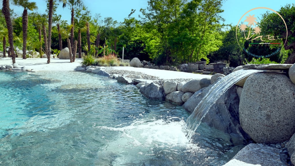 piscina con sedute relax
