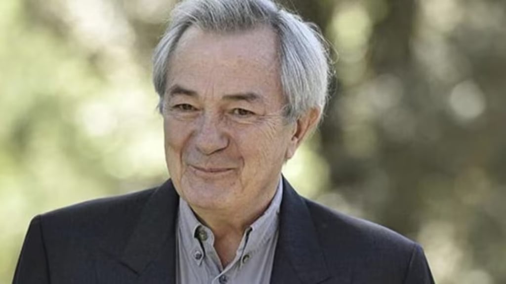 Remo Girone em close