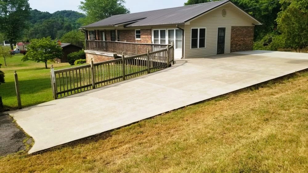 Concrete driveway cleaning in Rogersville, Tn 37857 near me by Bobs Pressure Washing LLC in Bulls Gap, Tn 37711 8