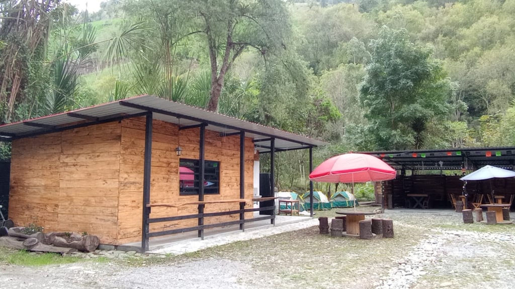 Cabaña y camping en Finca Agroturistica el Castilllo