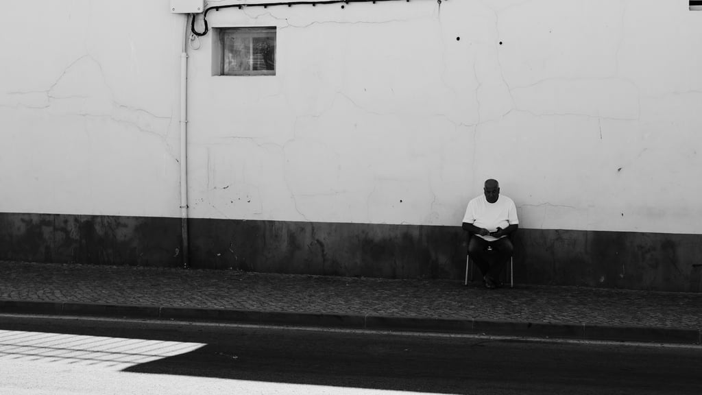 streetphotography, photo in black and white, spontaneous photography