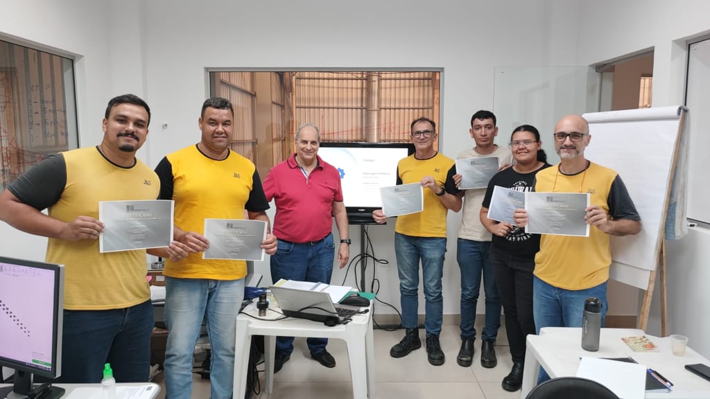 Engenharia JLS recebe o certificado do curso de engrenagens