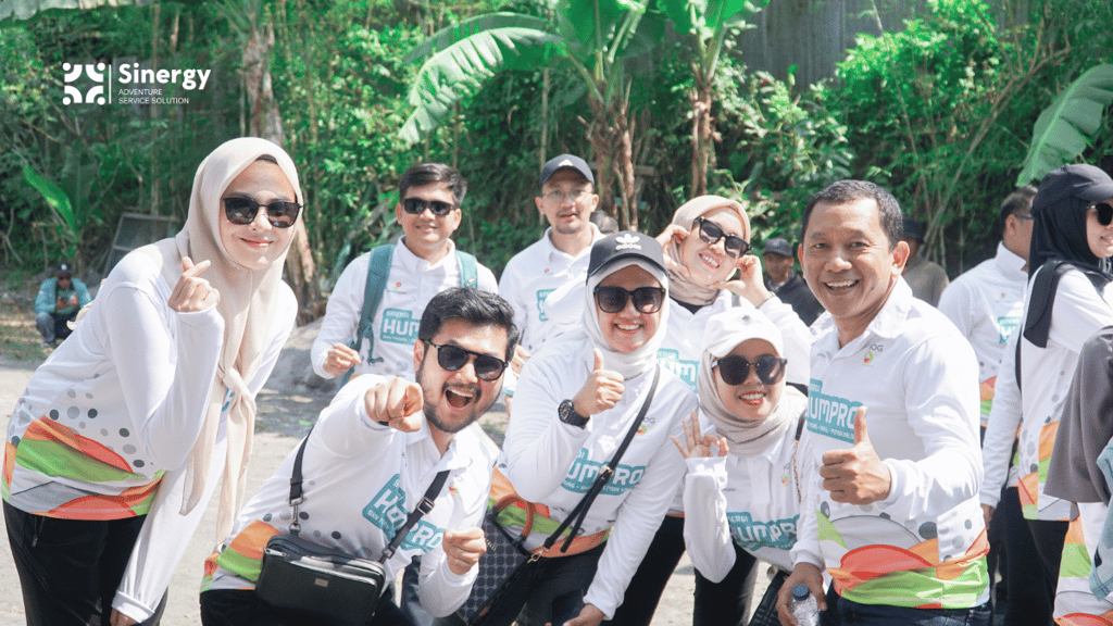 Foto kelompok peserta amazing race merapi jogja sebelum memulai misi