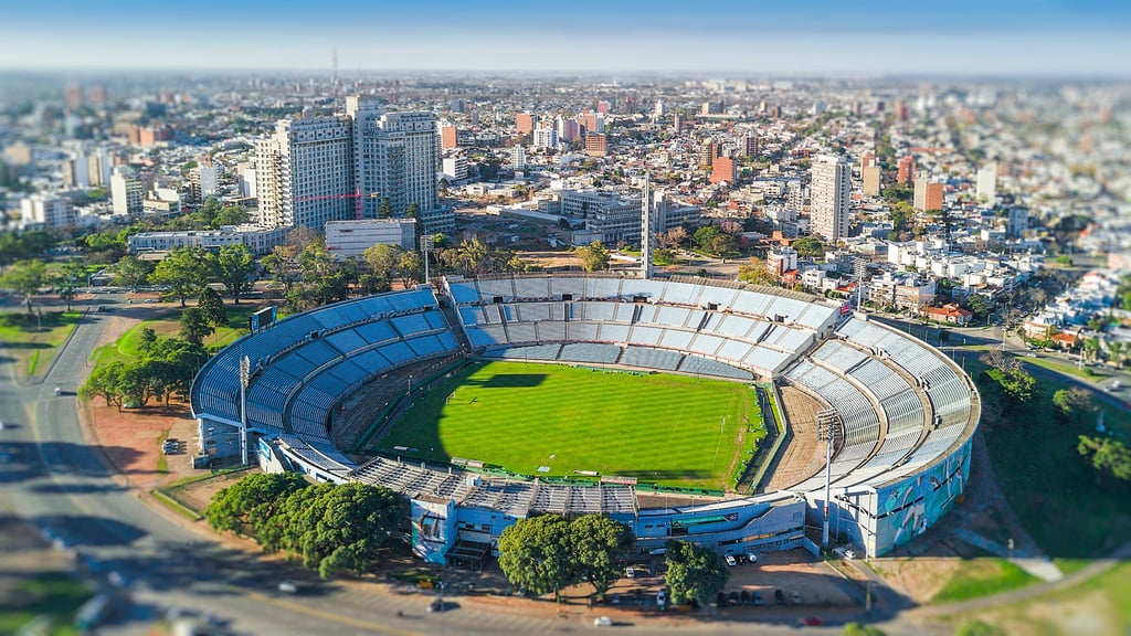 Vista aérea do Estádio Centenário em Montevidéu.