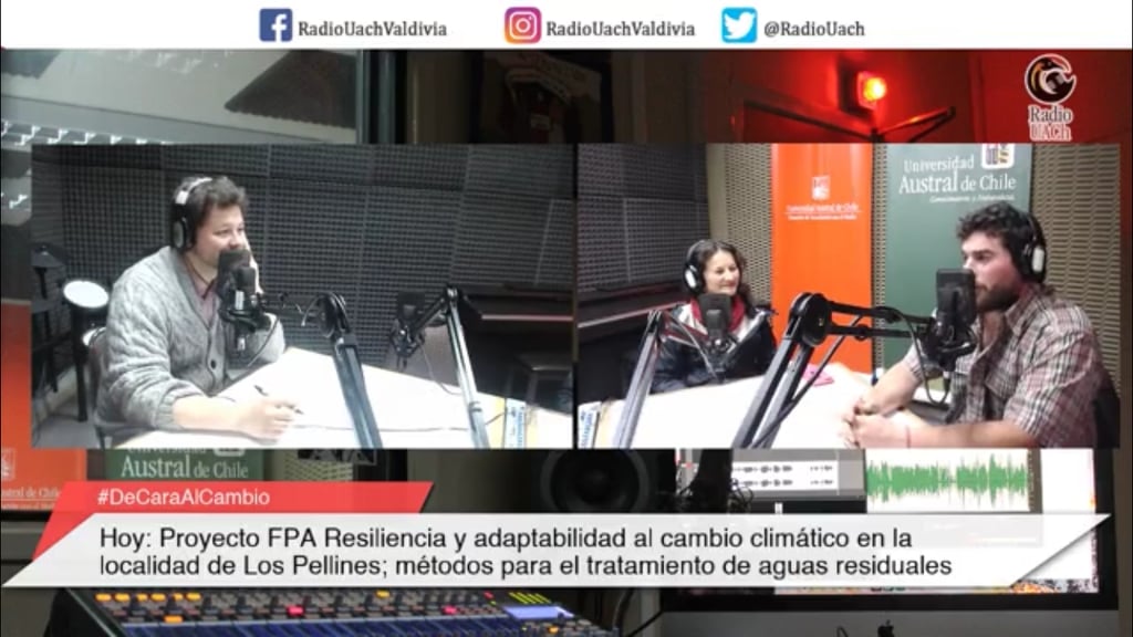 EcoRumbo siendo entrevistado en medios locales sobre proyectos de educación ambiental en Chiloé