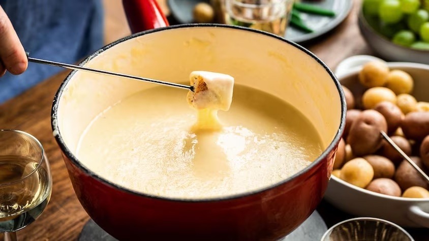 Fondu au vieux comté : notre spécialité à La Petite Échelle. Un délice à découvrir.