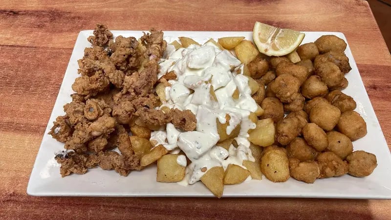 combo de chopitos, ali-oli y cazón