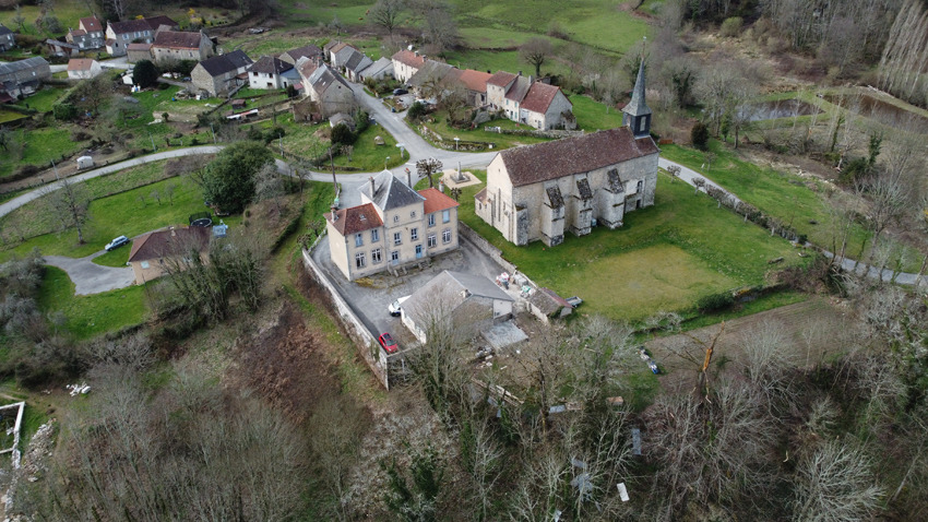 vue église et mairie Chamberaud par drone