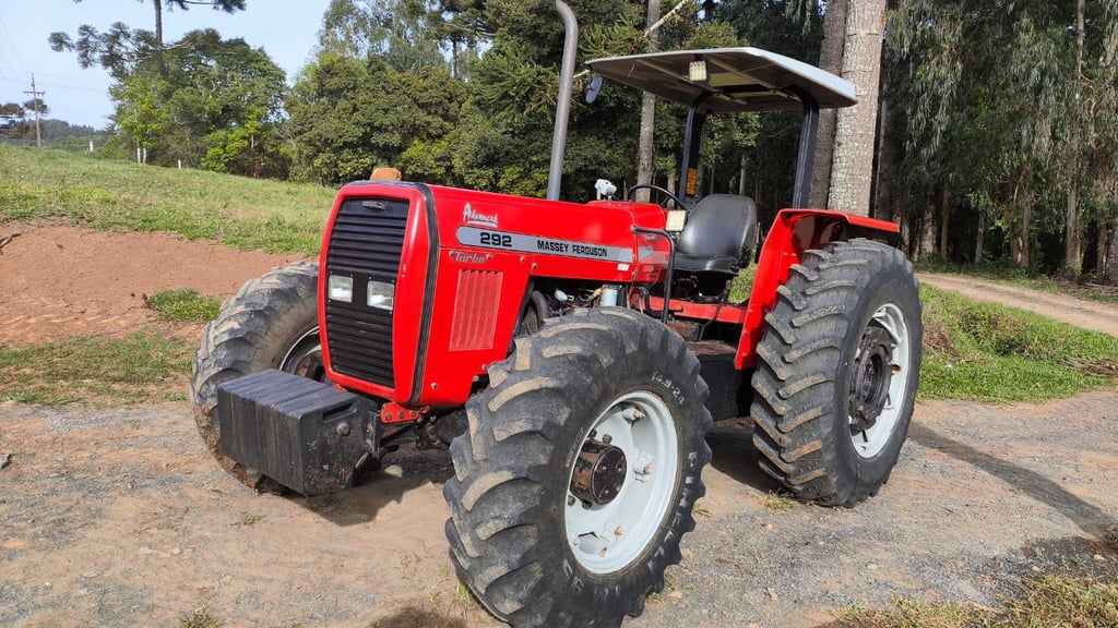 Tipo: Trator | Marca: Massey Ferguson | Modelo: MF292 | Ano: 2004