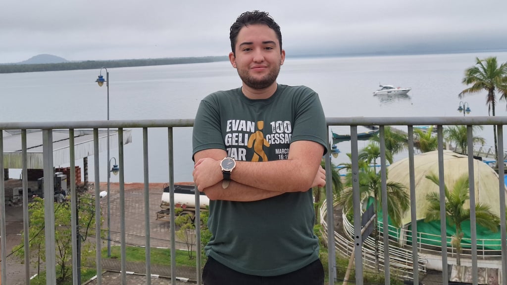 a man standing on a balcony with a view of the ocean andre oliveira fundador da anolive