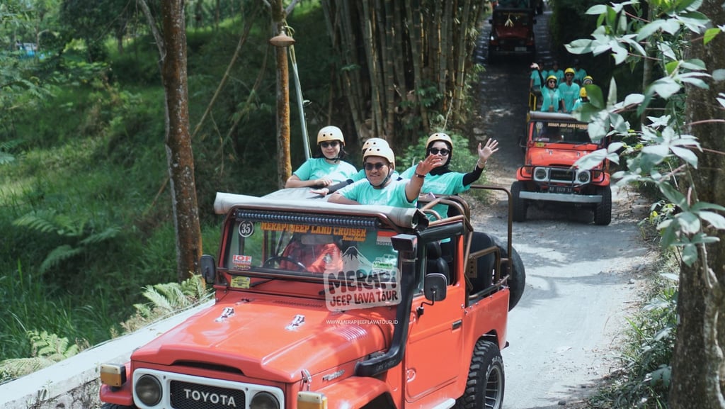 Pengalaman offroad seru saat mengikuti wisata Jeep Merapi Kaliurang