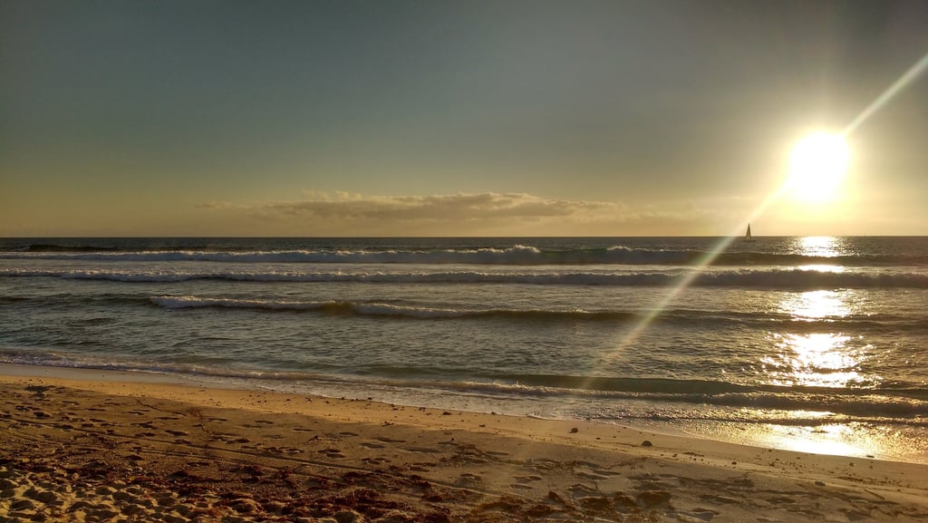 Coucher de soleil sur la Plage des Brisants à Saint-Gilles-Les-Bains