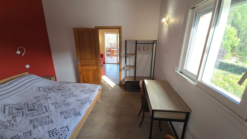 Autre angle de vue de la chambre d'hôtes.