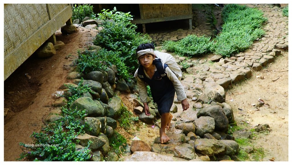 anak baduy dalam sudah terbiasa beerjalan jauh dari kecil