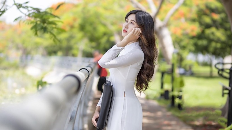 Bí quyết chụp góc nghiêng thần thánh khi mặc áo dài