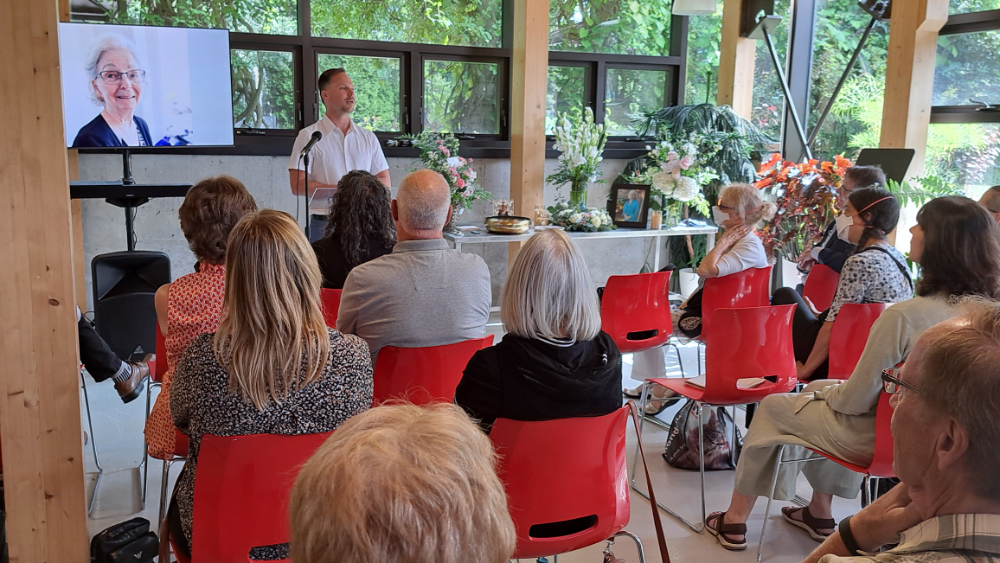 Cérémonie funéraire personnalisée et humaine chez Célébra