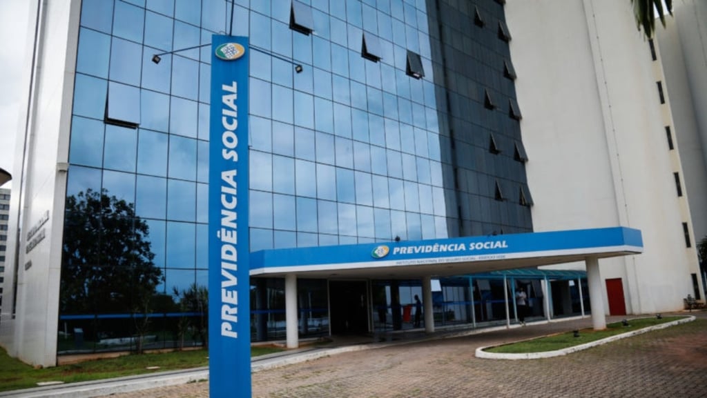 a building with a sign that says,'the name of the building is the