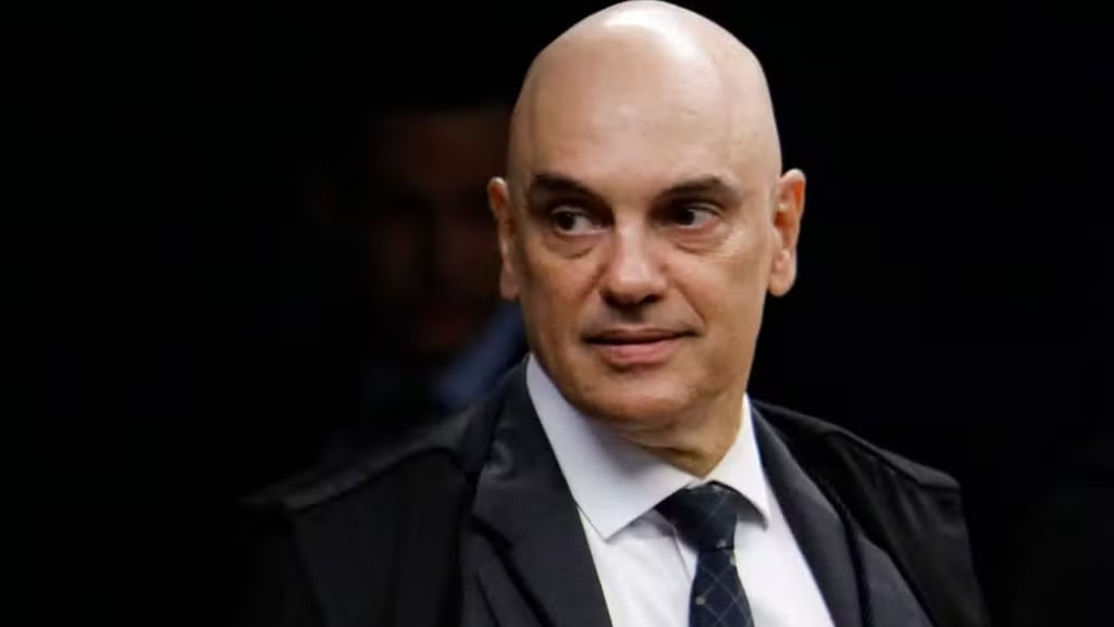Alexandre de Moraes de terno em close