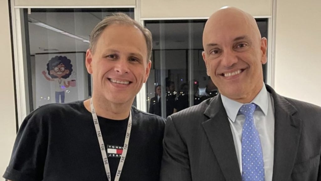 Eduardo Tagliaferro e Alexandre de Moraes sorrindo