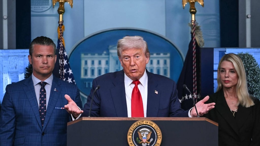 Trump em pronunciamento com aliados