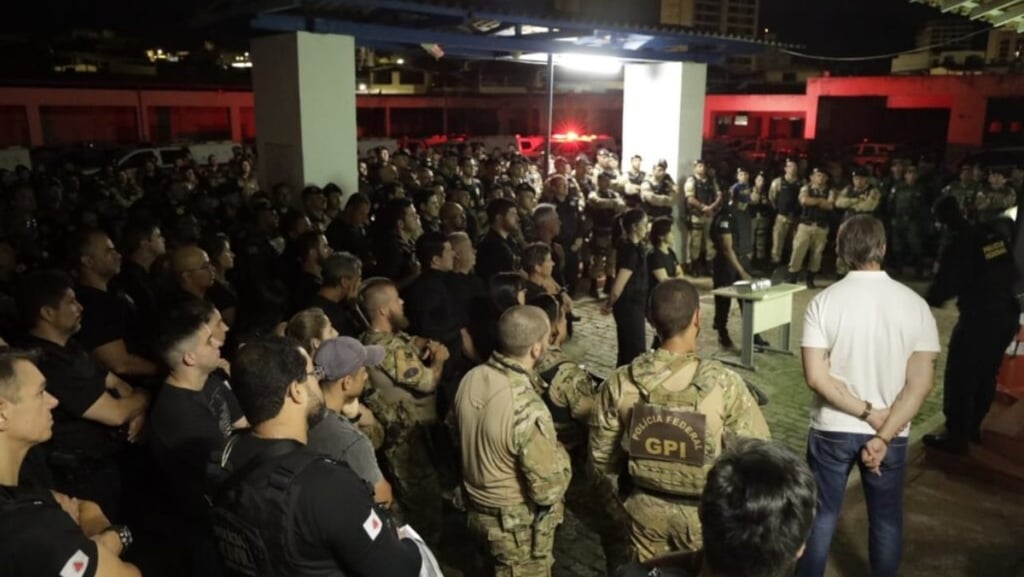 a group of military men and women in uniform