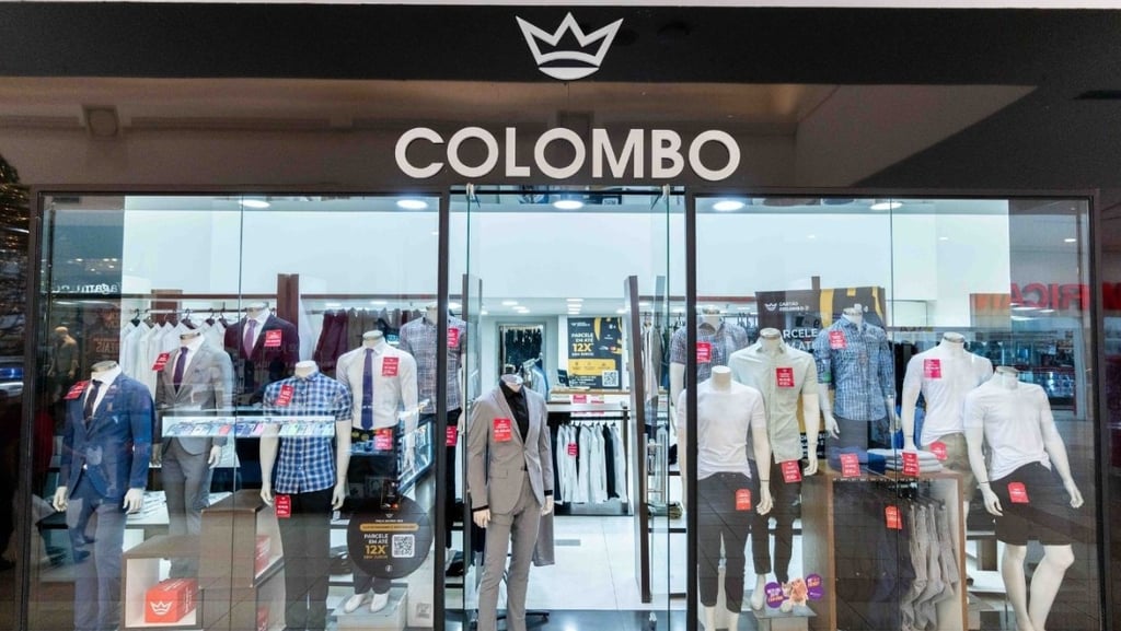 Fachada da loja Colombo em um shopping