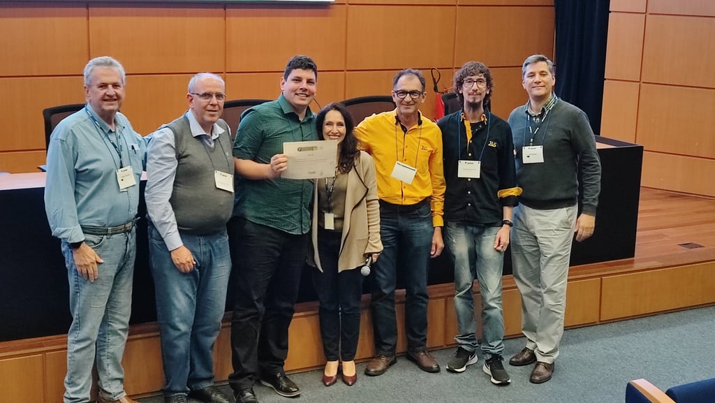Equipe JLS recebe o certificado de participação do PIPE empreendedor