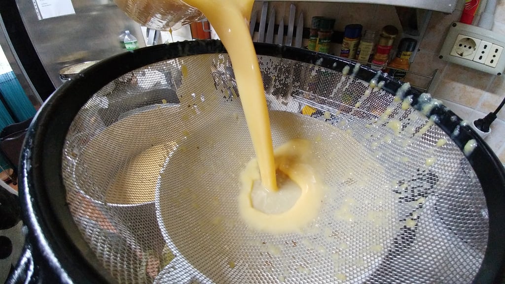 Preparazione della crema di fichi d’India seguendo la ricetta tradizionale sarda