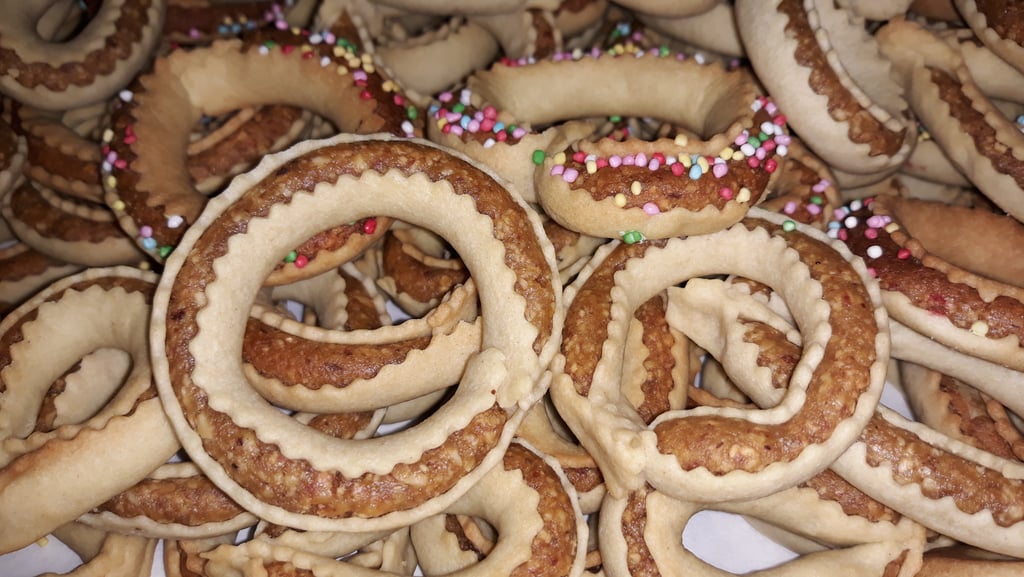 Dolci Li Cucciuleddi preparati secondo la ricetta tradizionale sarda