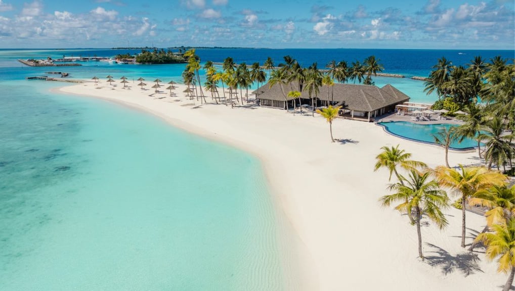 veligandu maldives beach sandbank