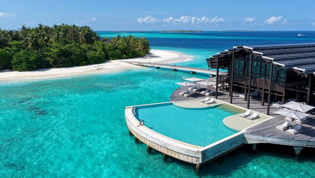 kudadoo maldives main pool