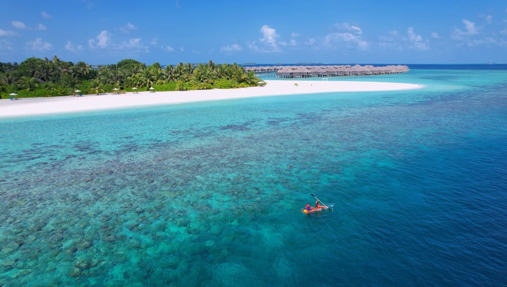 anantara kihavah maldives kayak
